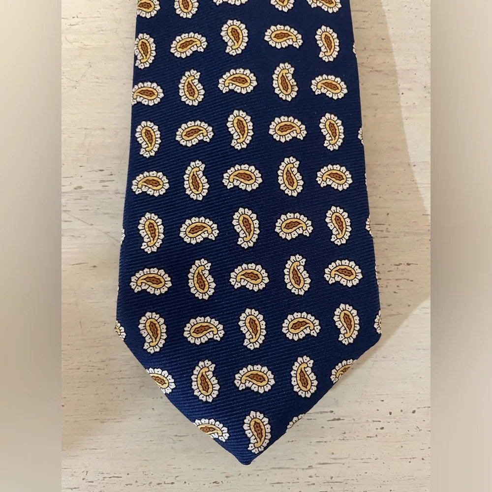Brooks‎ Brothers MAKERS Hand Made in USA Paisley Print Silk Tie in Navy (Multi)